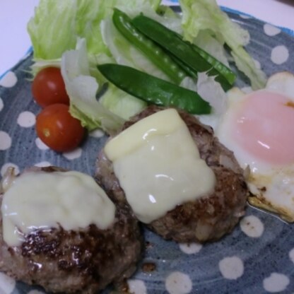 チーズにケチャップを忍ばせて♪
子どもが喜んで食べてくれました（＾＾）